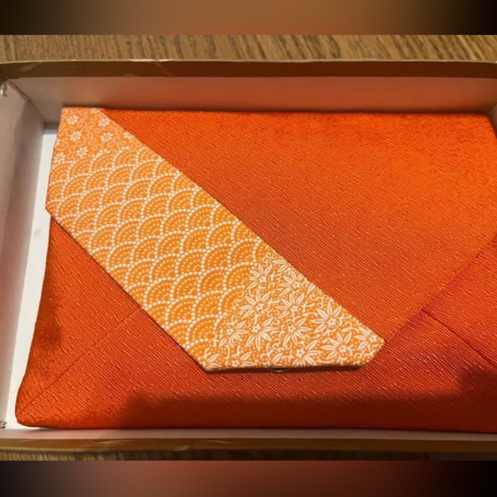 Silk japanese clutch
